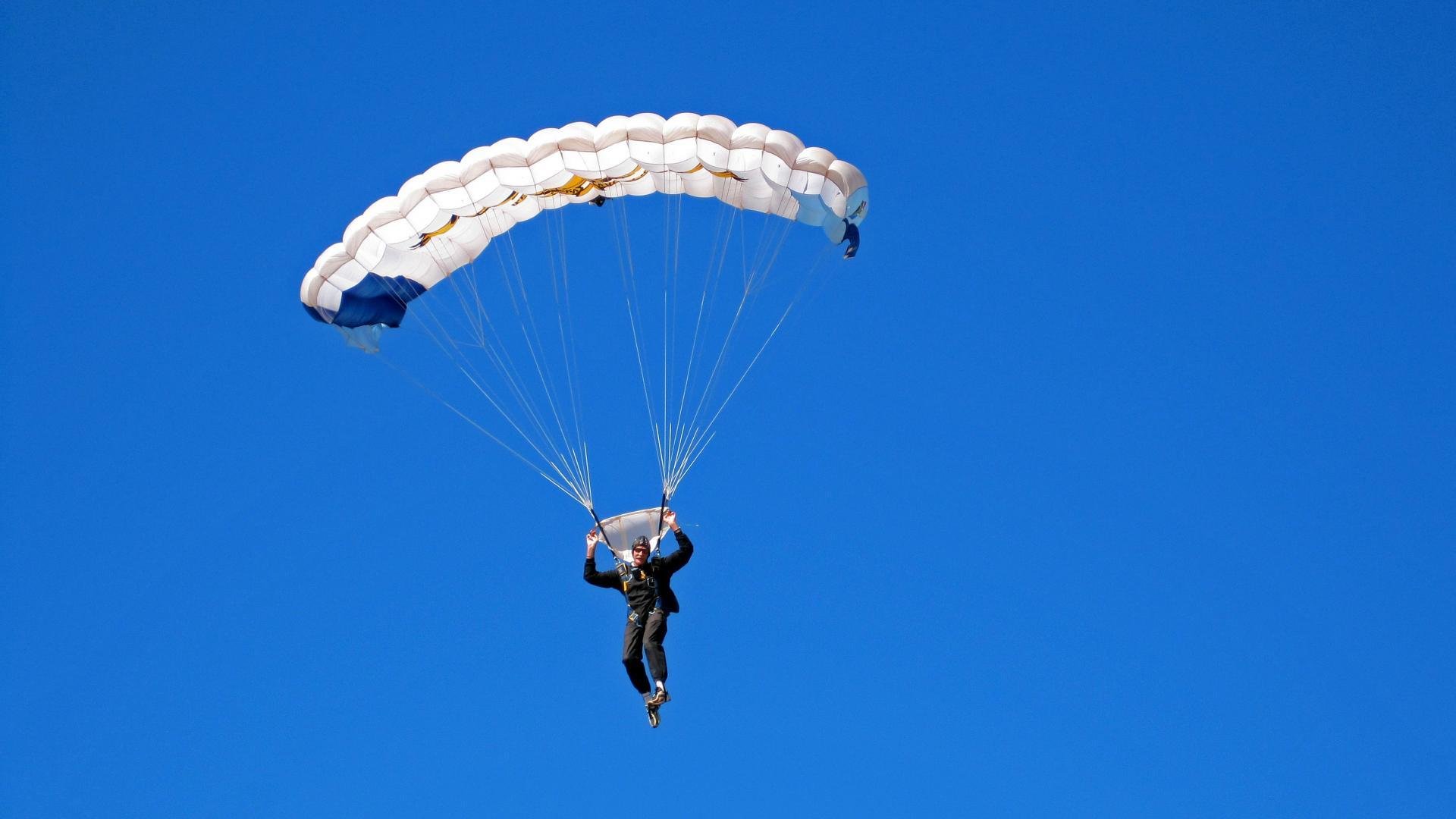 比同龄郑钦文更强！中国15岁网球天才惊艳世界，豪取10连胜连夺两冠